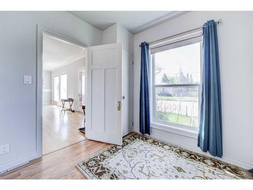 859 Kettles Street, Pincher Creek, AB - Indoor Photo Showing Bedroom