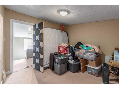 371 3Rd Avenue West, Cardston, AB - Indoor Photo Showing Other Room