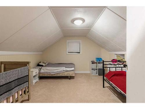 371 3Rd Avenue West, Cardston, AB - Indoor Photo Showing Bedroom