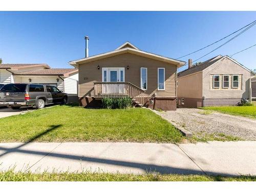371 3Rd Avenue West, Cardston, AB - Outdoor