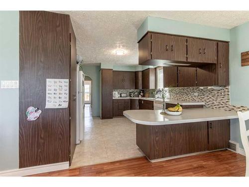 371 3Rd Avenue West, Cardston, AB - Indoor Photo Showing Kitchen