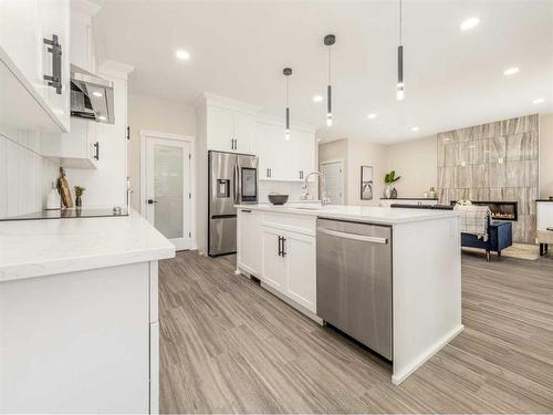 30 Northlander Lane West, Lethbridge, AB - Indoor Photo Showing Kitchen With Upgraded Kitchen