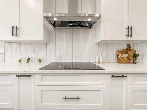 30 Northlander Lane West, Lethbridge, AB - Indoor Photo Showing Kitchen With Upgraded Kitchen