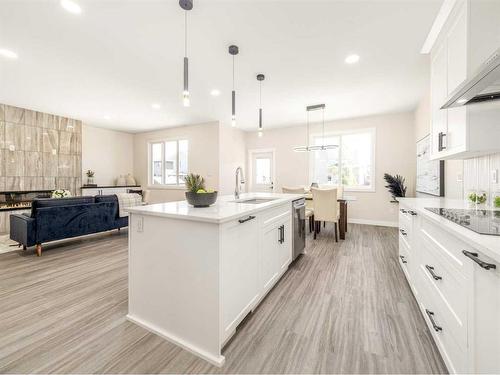 30 Northlander Lane West, Lethbridge, AB - Indoor Photo Showing Kitchen With Upgraded Kitchen