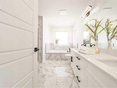 30 Northlander Lane West, Lethbridge, AB - Indoor Photo Showing Bathroom