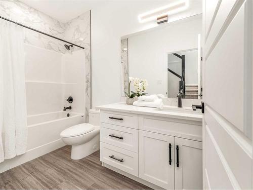 30 Northlander Lane West, Lethbridge, AB - Indoor Photo Showing Bathroom