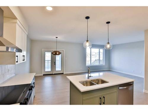 521 Malahat Green West, Lethbridge, AB - Indoor Photo Showing Kitchen With Double Sink