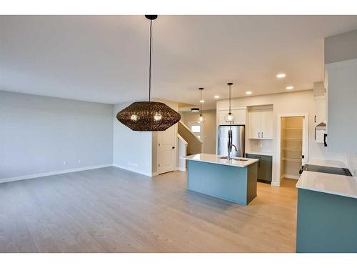 521 Malahat Green West, Lethbridge, AB - Indoor Photo Showing Kitchen