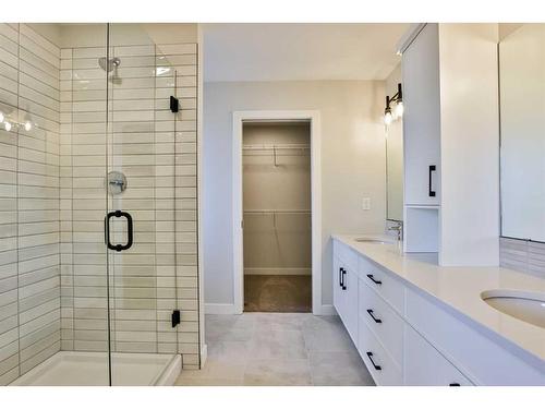 521 Malahat Green West, Lethbridge, AB - Indoor Photo Showing Bathroom