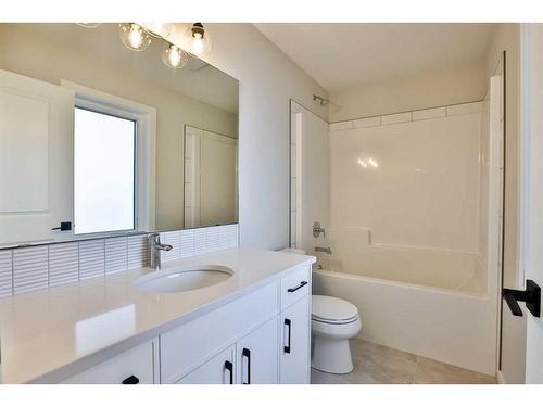 521 Malahat Green West, Lethbridge, AB - Indoor Photo Showing Bathroom