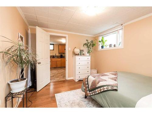 1509 9 Avenue South, Lethbridge, AB - Indoor Photo Showing Bedroom