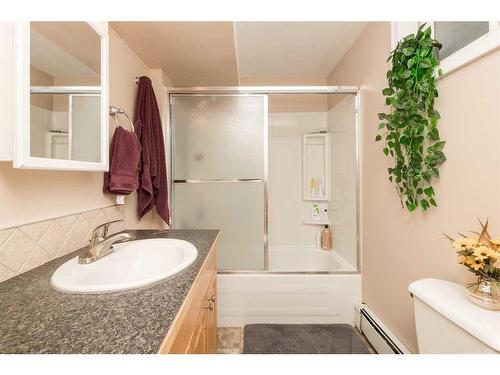 1509 9 Avenue South, Lethbridge, AB - Indoor Photo Showing Bathroom