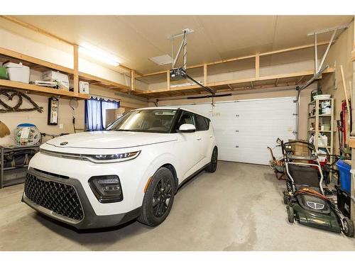 31 Blackfoot Circle West, Lethbridge, AB - Indoor Photo Showing Garage