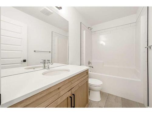 110 Blackwolf Pass North, Lethbridge, AB - Indoor Photo Showing Bathroom