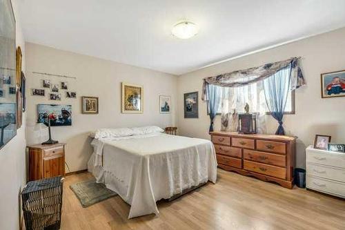 8-1261 Beverley Mclachlin Drive, Pincher Creek, AB - Indoor Photo Showing Bedroom