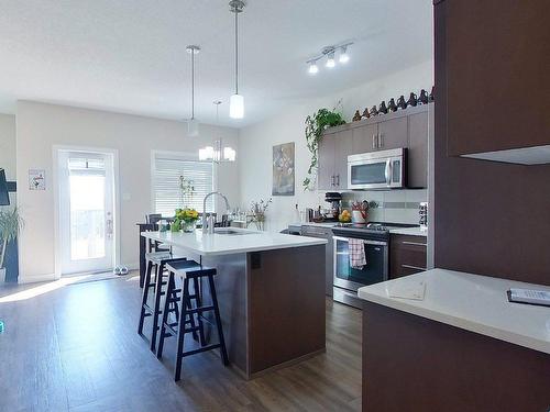 450 Mt Sundance Landing West, Lethbridge, AB - Indoor Photo Showing Kitchen With Upgraded Kitchen