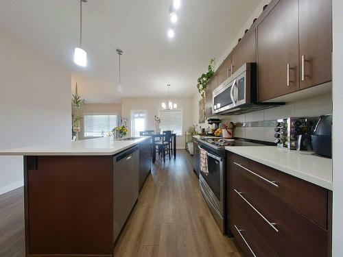 450 Mt Sundance Landing West, Lethbridge, AB - Indoor Photo Showing Kitchen