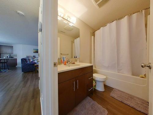 450 Mt Sundance Landing West, Lethbridge, AB - Indoor Photo Showing Bathroom