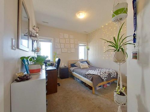 450 Mt Sundance Landing West, Lethbridge, AB - Indoor Photo Showing Bedroom