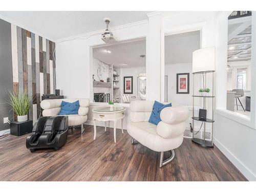 52 Lafayette Boulevard West, Lethbridge, AB - Indoor Photo Showing Living Room