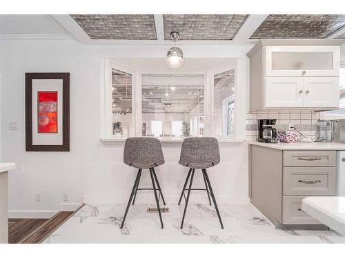 52 Lafayette Boulevard West, Lethbridge, AB - Indoor Photo Showing Kitchen