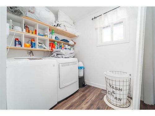 52 Lafayette Boulevard West, Lethbridge, AB - Indoor Photo Showing Laundry Room