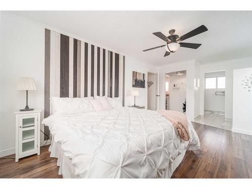 52 Lafayette Boulevard West, Lethbridge, AB - Indoor Photo Showing Bedroom