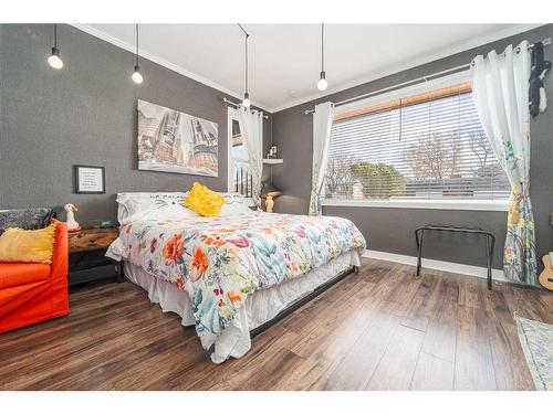 52 Lafayette Boulevard West, Lethbridge, AB - Indoor Photo Showing Bedroom