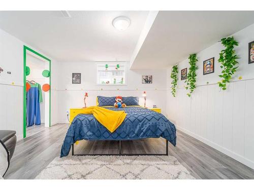 52 Lafayette Boulevard West, Lethbridge, AB - Indoor Photo Showing Bedroom