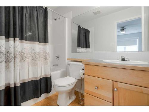 207 Heritage Court West, Lethbridge, AB - Indoor Photo Showing Bathroom