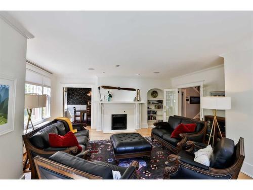 330 13 Street South, Lethbridge, AB - Indoor Photo Showing Living Room