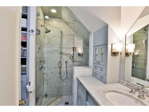330 13 Street South, Lethbridge, AB - Indoor Photo Showing Bathroom