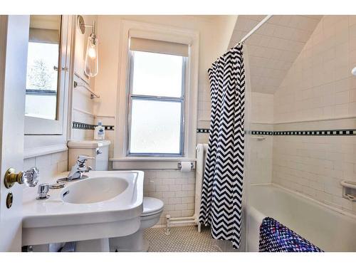 330 13 Street South, Lethbridge, AB - Indoor Photo Showing Bathroom