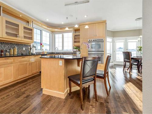 24 Fairmont Point South, Lethbridge, AB - Indoor Photo Showing Kitchen With Upgraded Kitchen