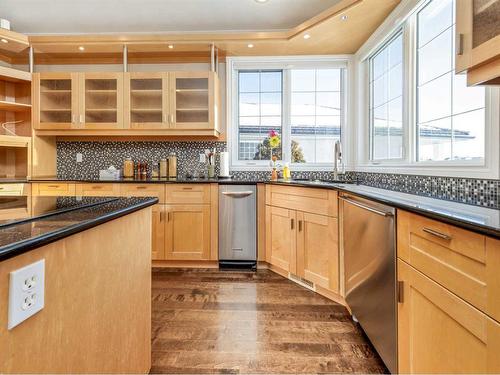 24 Fairmont Point South, Lethbridge, AB - Indoor Photo Showing Kitchen