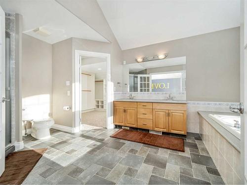 24 Fairmont Point South, Lethbridge, AB - Indoor Photo Showing Bathroom