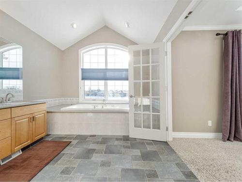 24 Fairmont Point South, Lethbridge, AB - Indoor Photo Showing Bathroom