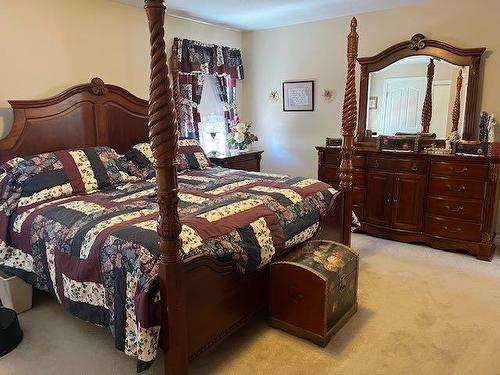 422 West Creek Drive, Cardston, AB - Indoor Photo Showing Bedroom