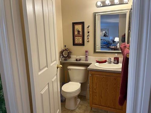 422 West Creek Drive, Cardston, AB - Indoor Photo Showing Bathroom