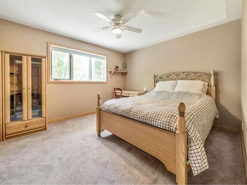 1601 Lakeshore Road South, Lethbridge, AB - Indoor Photo Showing Bedroom