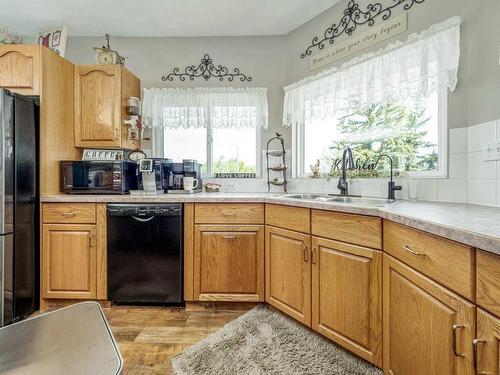 10054 Range Rd 142, Rural Warner No. 5, County Of, AB - Indoor Photo Showing Kitchen With Double Sink