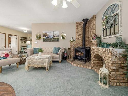 10054 Range Rd 142, Rural Warner No. 5, County Of, AB - Indoor Photo Showing Living Room With Fireplace