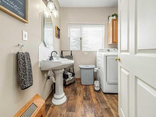 10054 Range Rd 142, Rural Warner No. 5, County Of, AB - Indoor Photo Showing Laundry Room