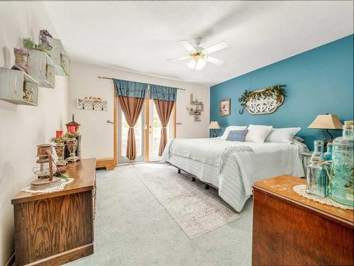 10054 Range Rd 142, Rural Warner No. 5, County Of, AB - Indoor Photo Showing Bedroom