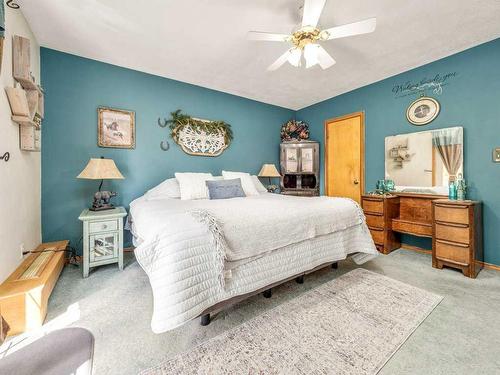 10054 Range Rd 142, Rural Warner No. 5, County Of, AB - Indoor Photo Showing Bedroom