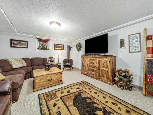 10054 Range Rd 142, Rural Warner No. 5, County Of, AB - Indoor Photo Showing Living Room