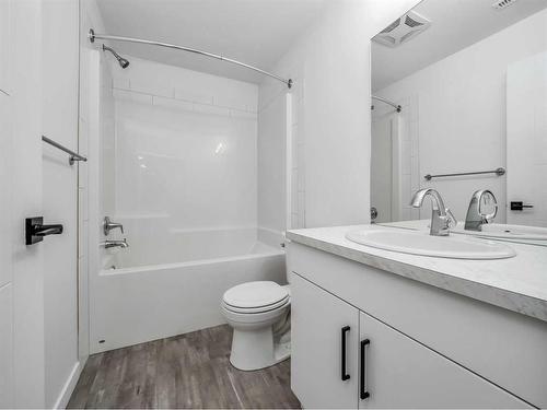 130 Blackwolf Pass North, Lethbridge, AB - Indoor Photo Showing Bathroom