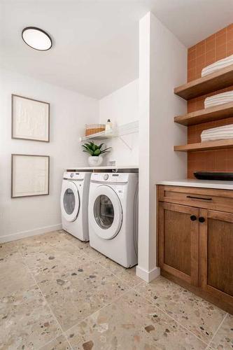 102 Blackwolf Pass North, Lethbridge, AB - Indoor Photo Showing Laundry Room