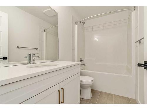 102 Blackwolf Pass North, Lethbridge, AB - Indoor Photo Showing Bathroom