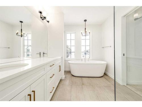 102 Blackwolf Pass North, Lethbridge, AB - Indoor Photo Showing Bathroom